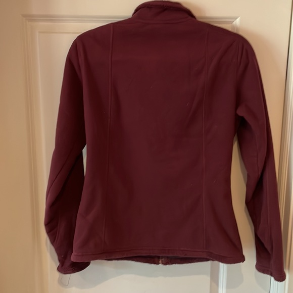 The North Face Burgundy Fleece Zip Jacket🧣 - Picture 4 of 4